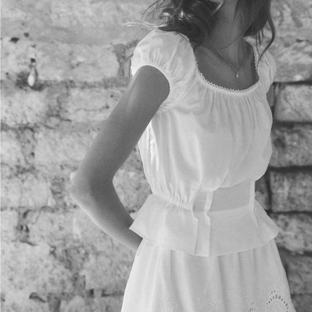 H&M Women's White Peasant Top - Classic Gathered Scoop Neck